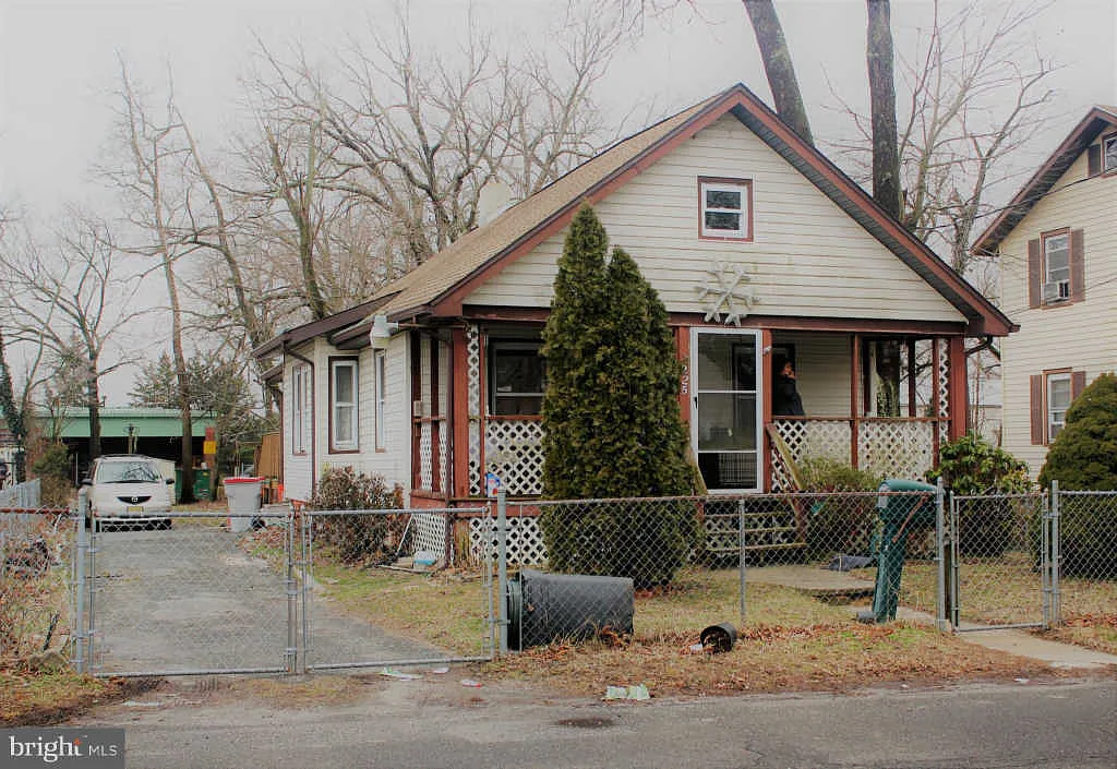 225 Fenimore St photo 1