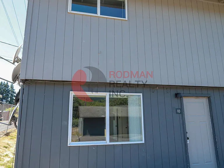 890 Dougherty Dr NE — Photo 13