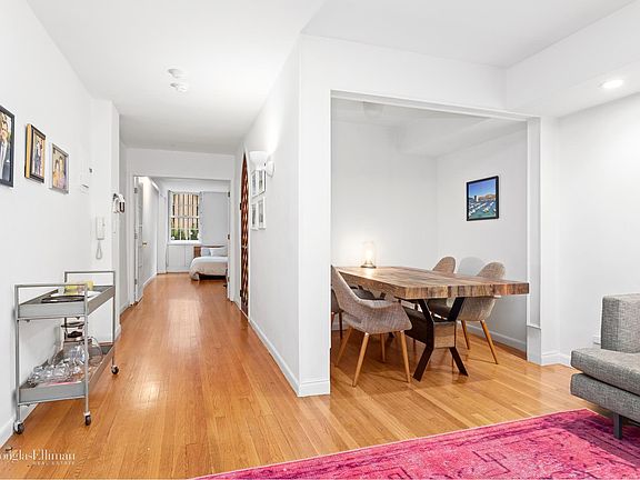 3rd image of 47 W 12th St