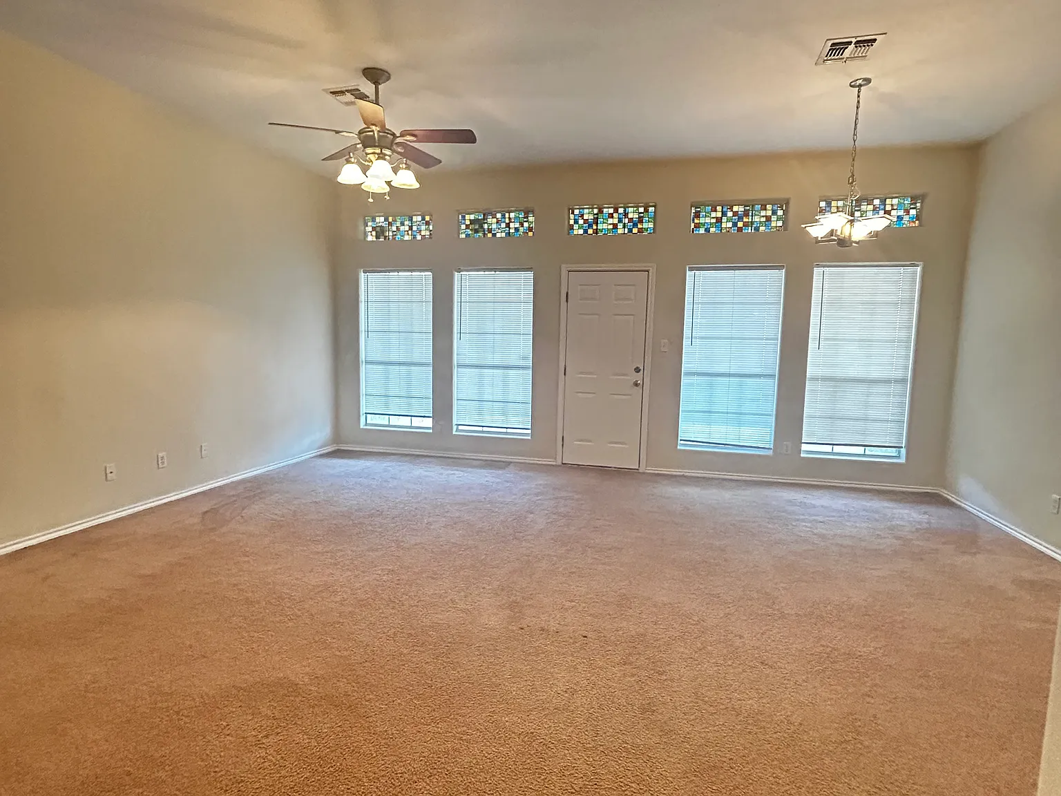 4 bed, 1649 sqft, $2,300 — Photo 2