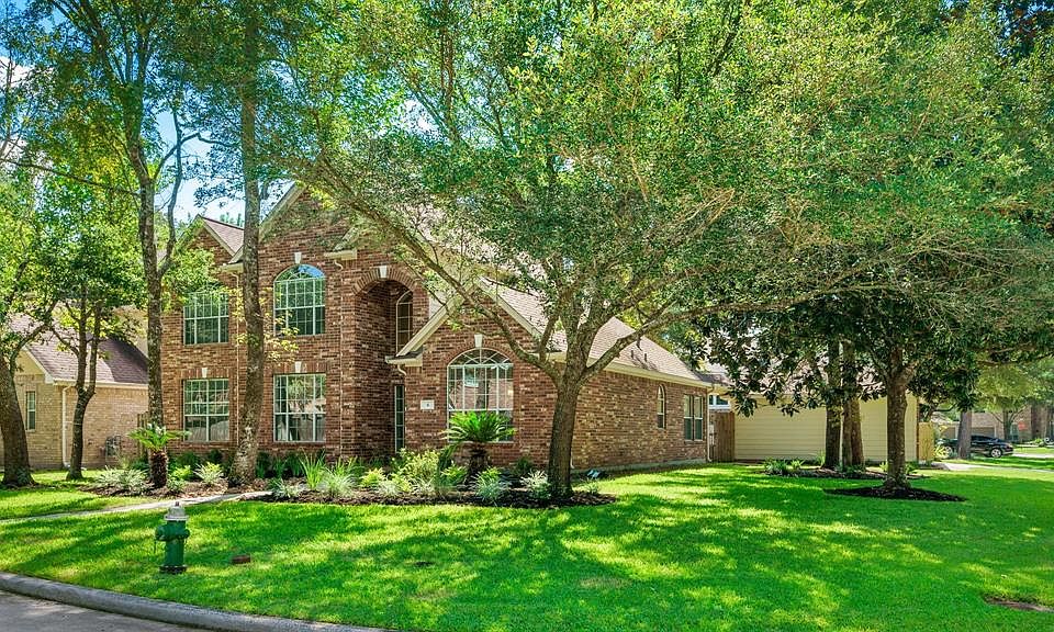 Simply incredible location and front yard space with luscious trees and landscaping -