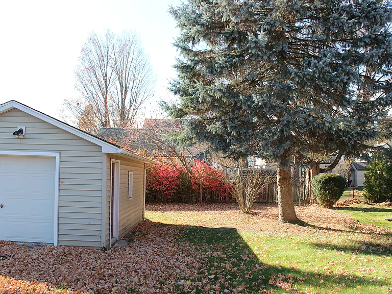772 Southport St — Photo 23