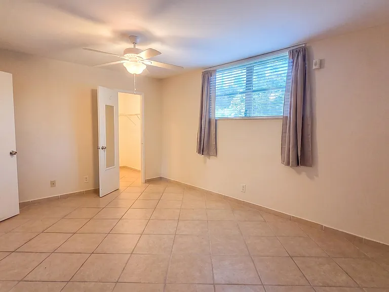 2400 NE 10th St #108 — Photo 7