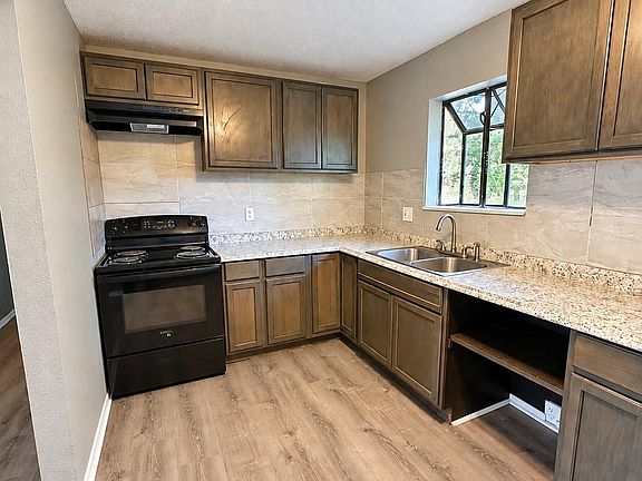 5th image of 4712 Oleander St