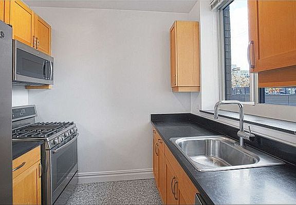 3rd image of 401 E 60th St APT 8O