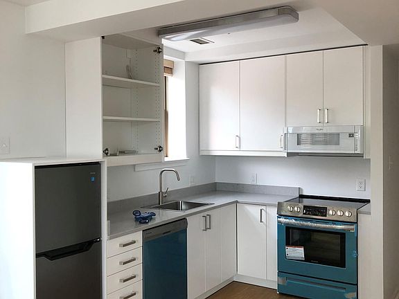 3rd image of 1251 Bank St NW APT 5