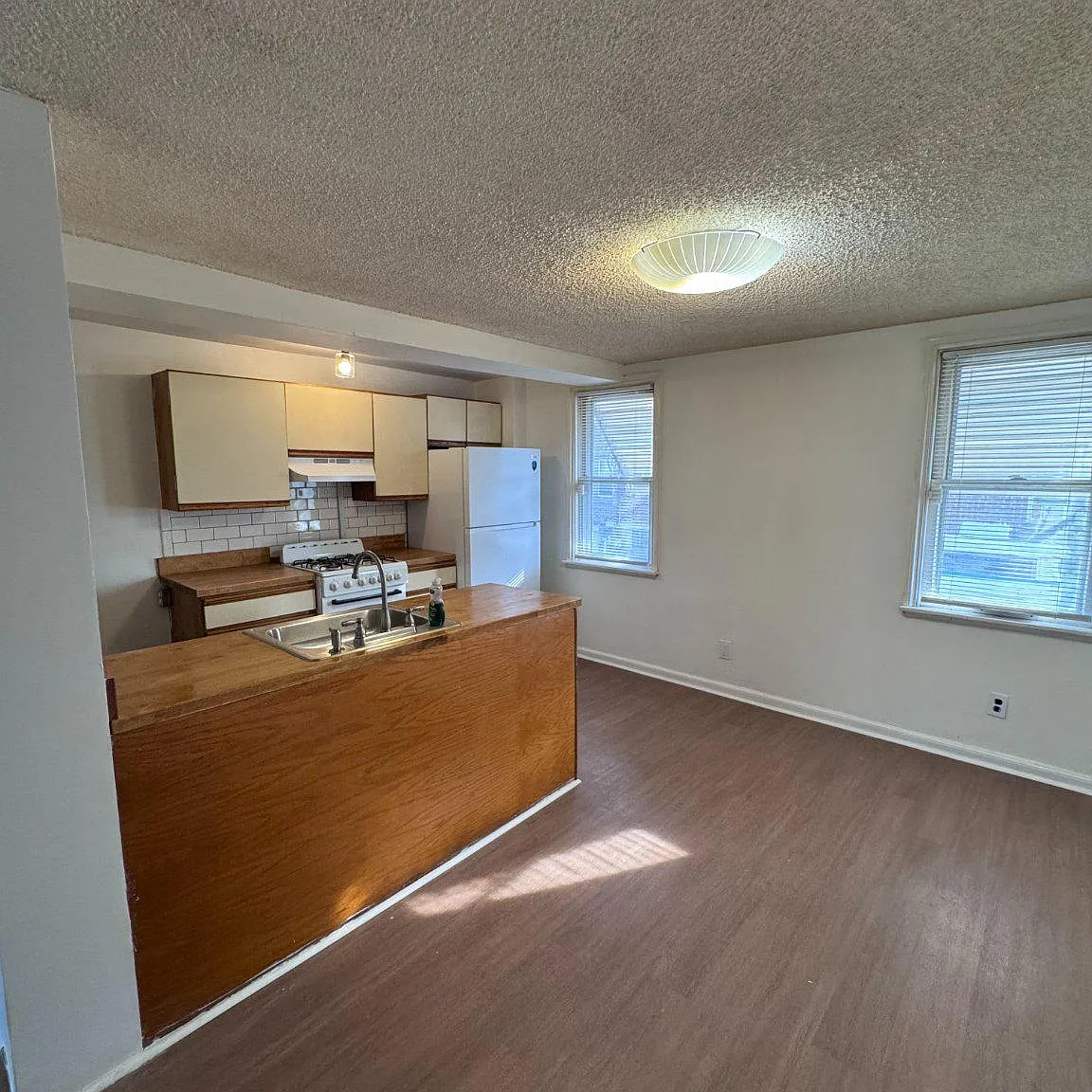2 bed, 1.0 bath, 750 sqft, $1,350 — Photo 4