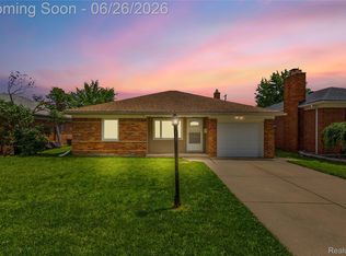 1075 12th St, Wyandotte, MI 48192