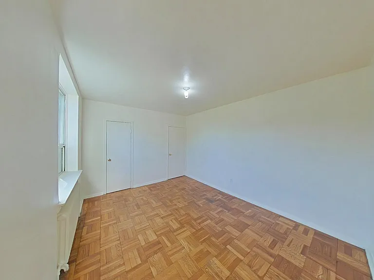 1607 Victoria Park Ave — Photo 10