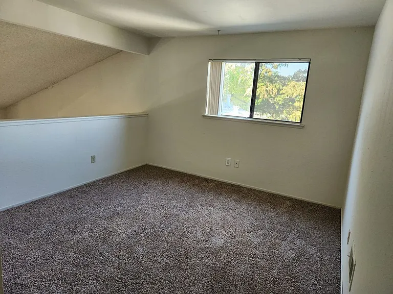 1930 Sycamore Ln — Photo 5
