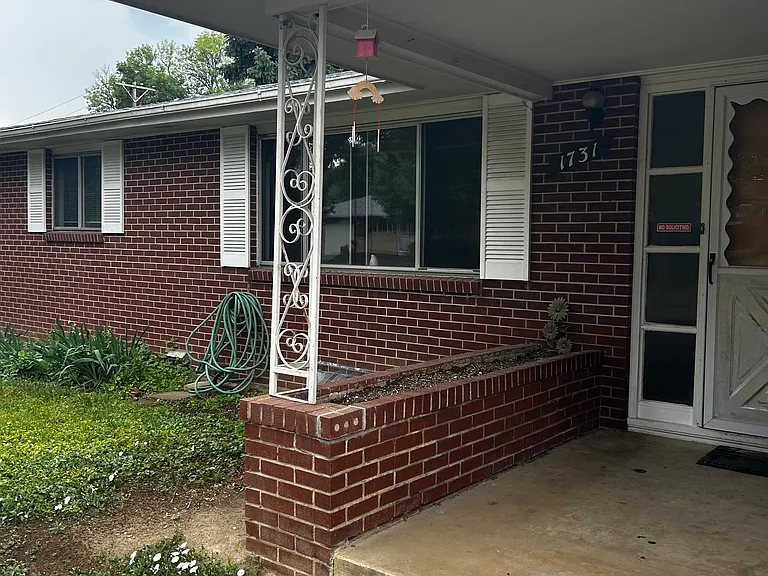 1731 Jewel Dr — Photo 3