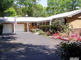 9 Chatham Pl, Dix Hills, NY 11746