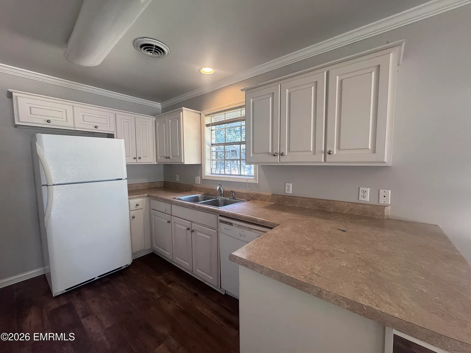 2 bed, 1.0 bath, $1,100 — Photo 3