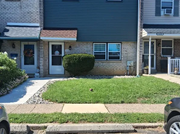 5208 Inlet Dr #N, Bensalem, PA 19020