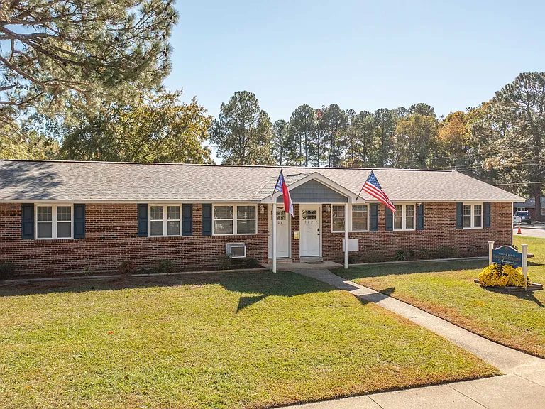 Sanford Estates — Photo 12