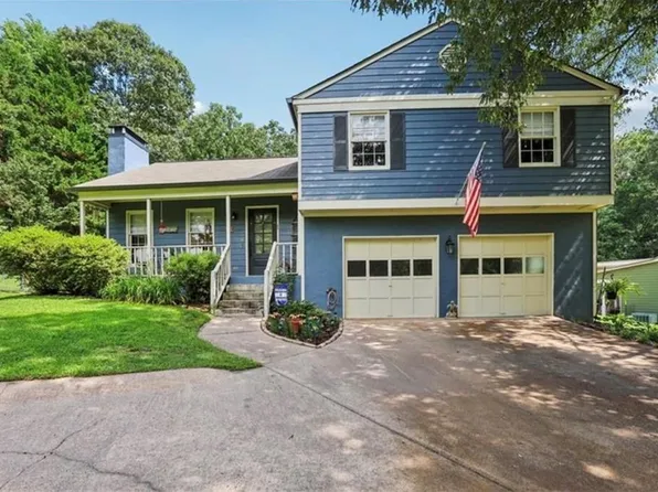 9725 Kings Rd, Gainesville, GA 30506