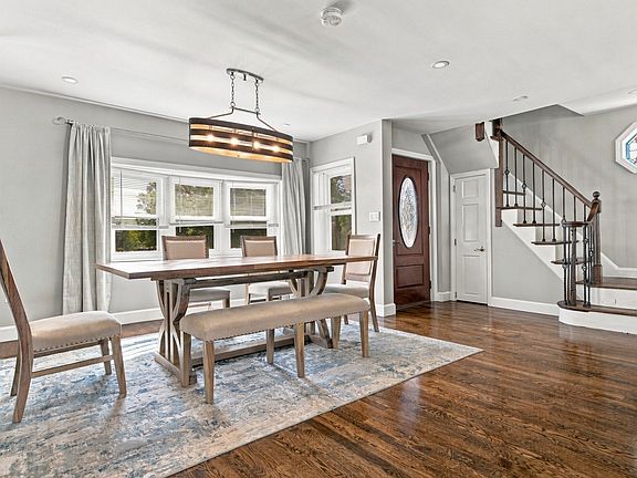 5th image of 463 Pleasant St