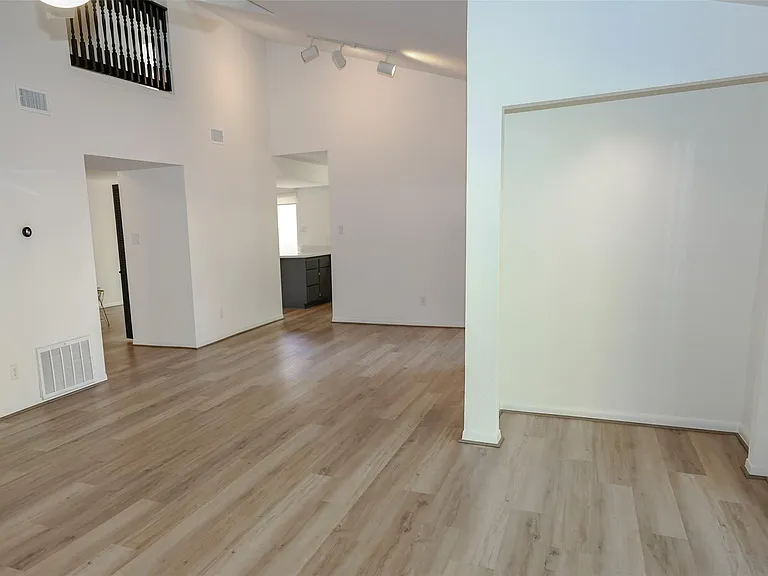 2302 W Settlers Way — Photo 12