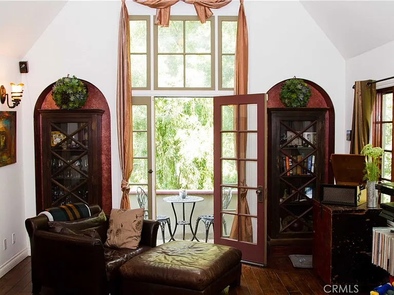 2318 Holly Dr — Photo 8