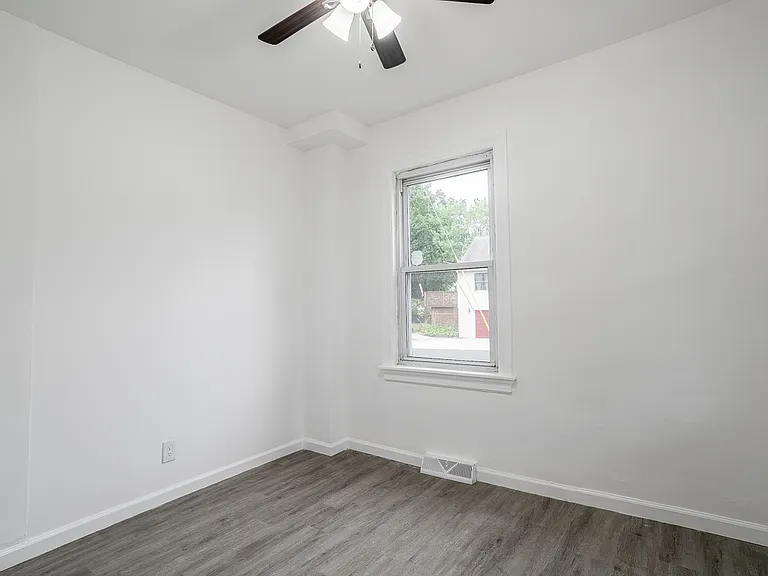 129 S Coles Ave — Photo 10