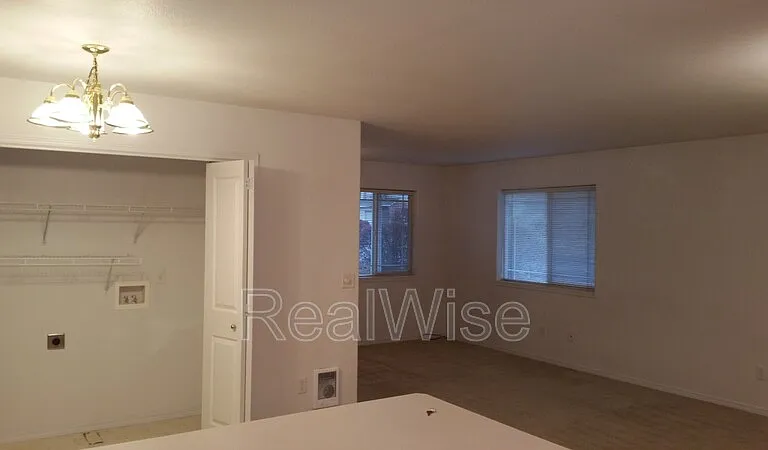 933 NE Hidden Valley Dr — Photo 8