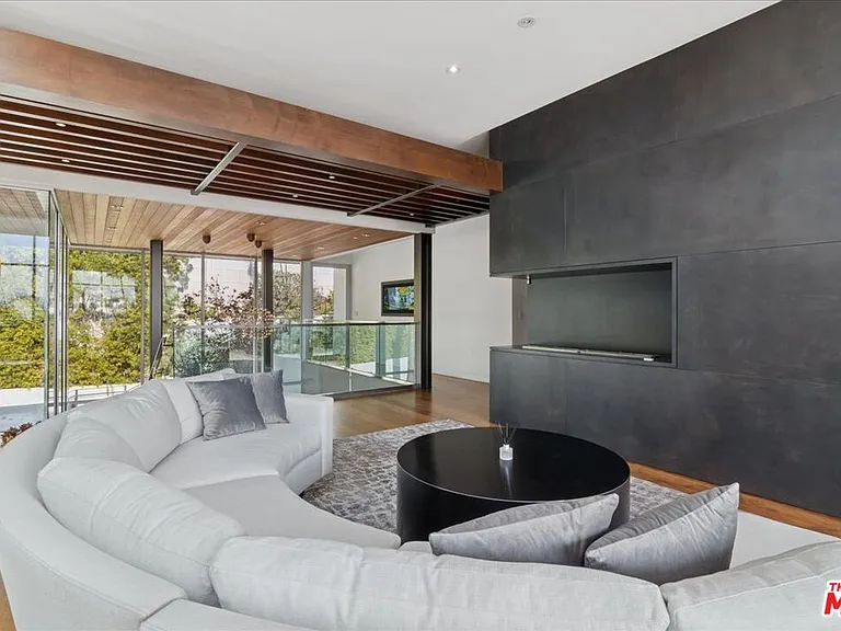1232 Sunset Plaza Dr — Photo 26