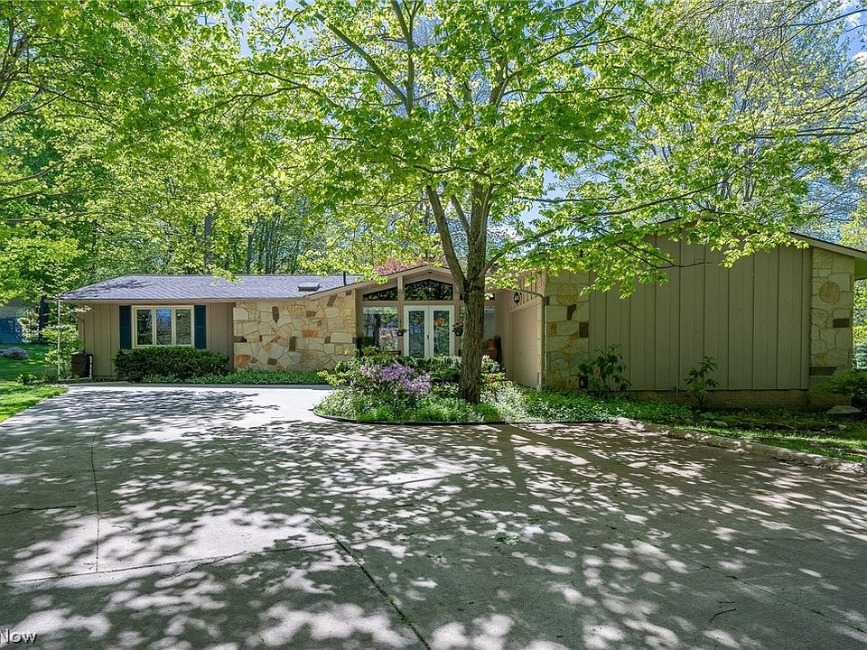 8658 Tanglewood Trl, Chagrin Falls, OH 44023 Zillow