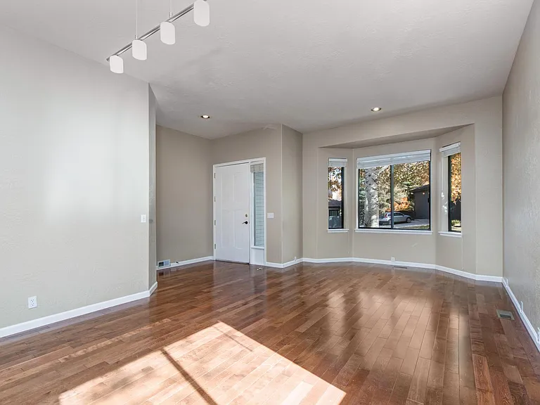 1656 W Silver Springs Rd — Photo 26