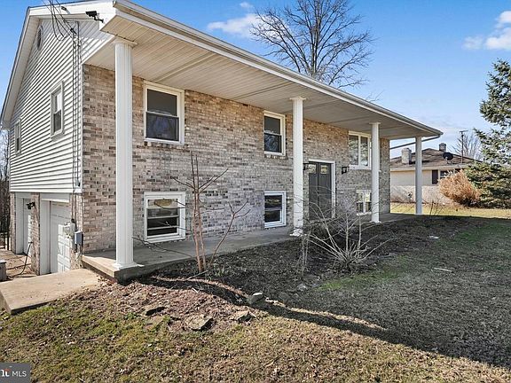 3rd image of 2401 Belair Dr
