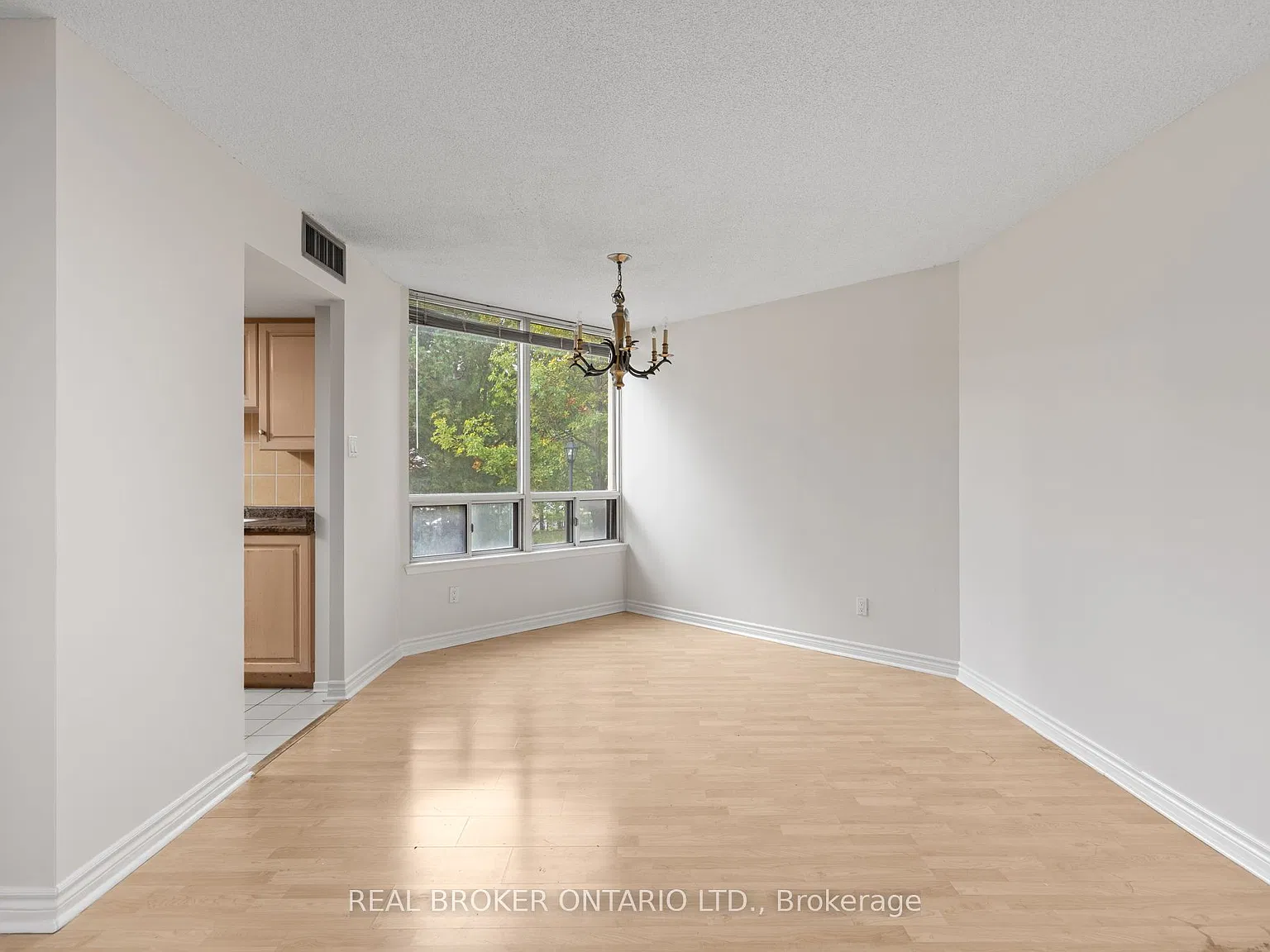 1101 Steeles Ave W — Photo 4