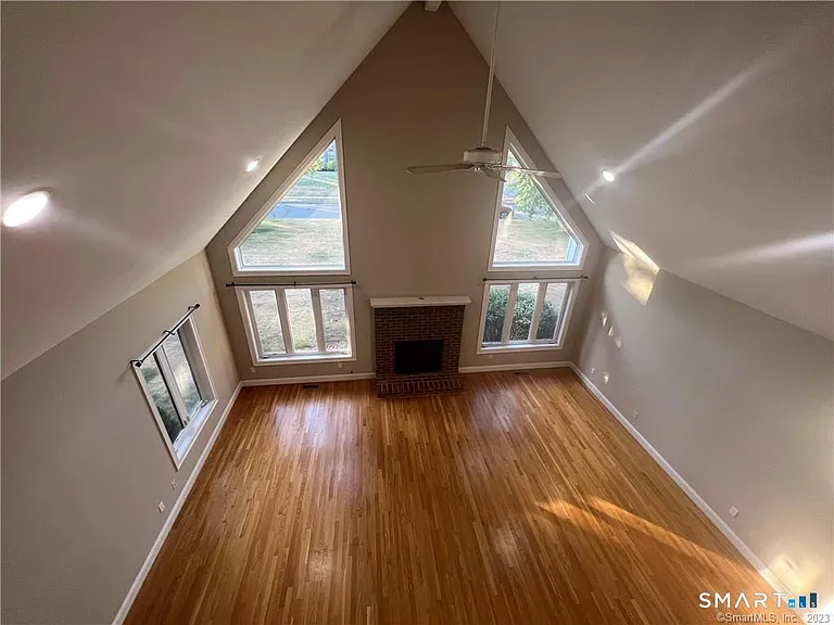 6 Kingsley Dr — Photo 3