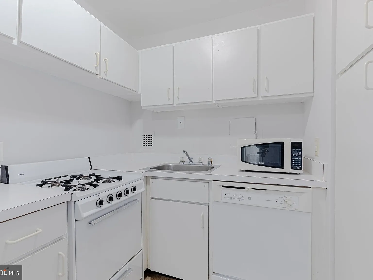 1 bed, 600 sqft, $2,150 — Photo 4