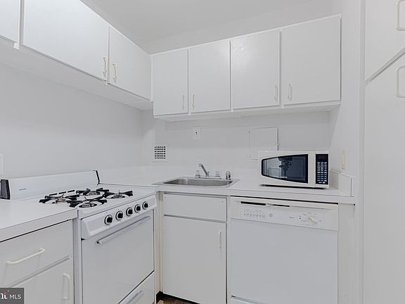 4th image of 950 25th St NW APT 327N