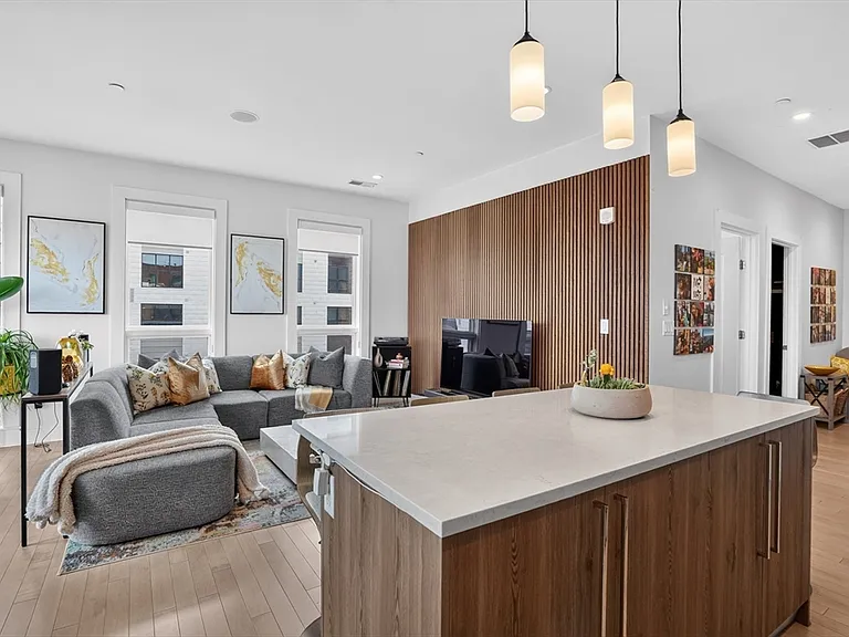 232 Old Colony Ave #405 — Photo 3