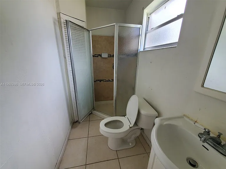 1810 N 62nd Ave — Photo 3