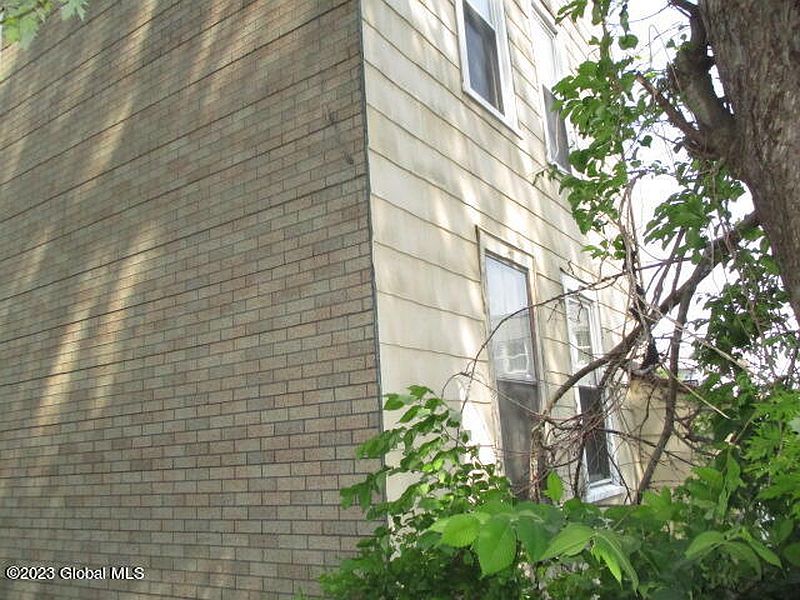 3rd image of 472 2nd Street