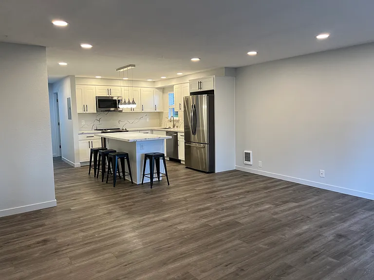 19215 15th Ave NE #103 — Photo 10