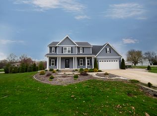 19 Concord St, Lexington, IL 61753