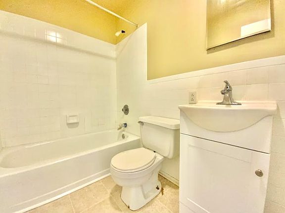 5th image of 4406 Walnut St #G3