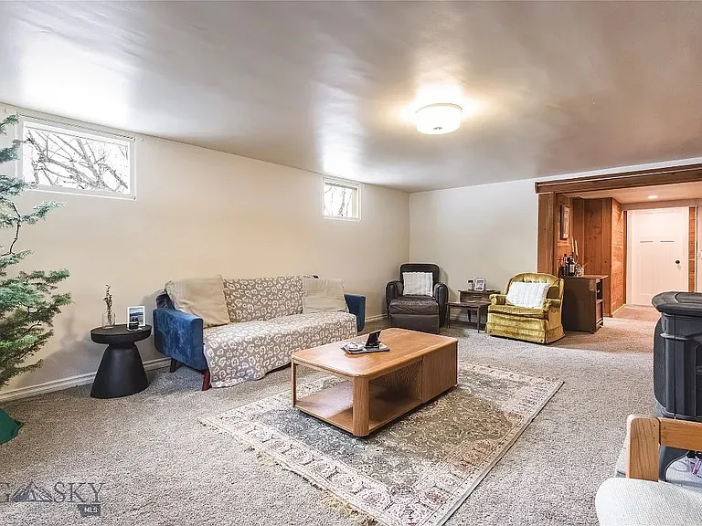 Spacious living room
