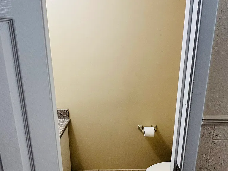 901 Dulles Dr — Photo 13
