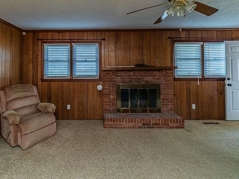 1296 Country Club Rd — Photo 8