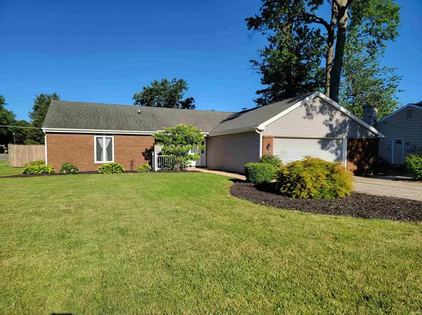 2207 Skyhawk Dr, Fort Wayne, IN 46815