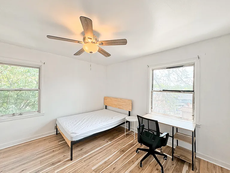 5737 Hobart St #6 — Photo 7