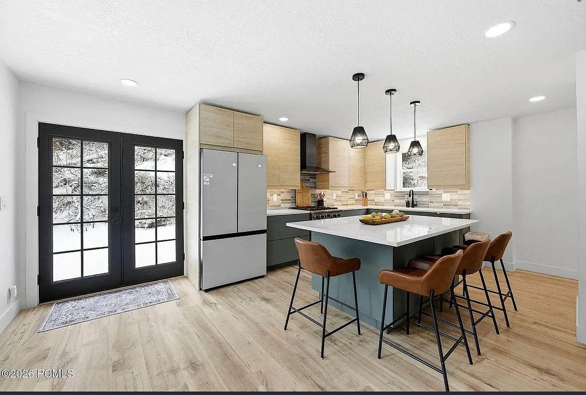 3 bed, 1874 sqft, $3,950 — Photo 2