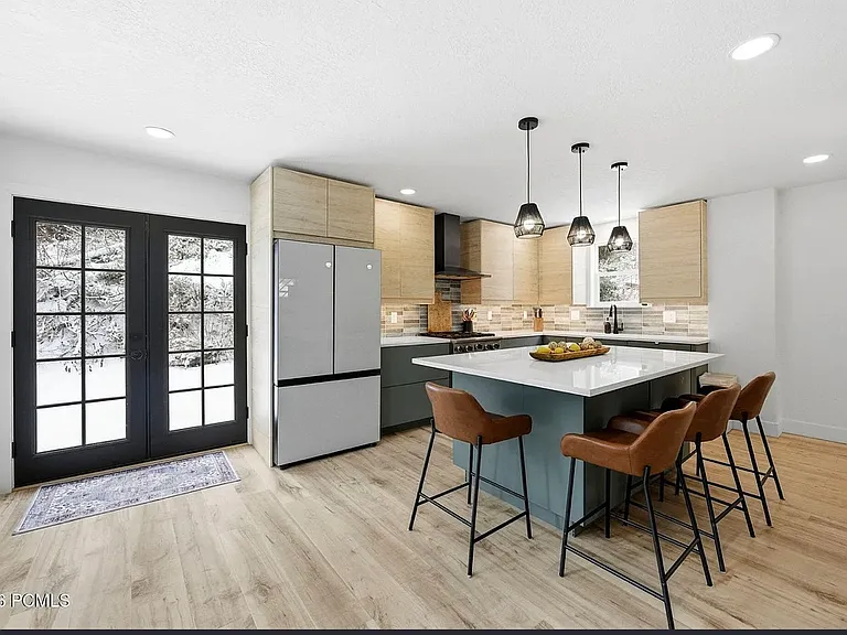 200 Aspen Dr — Photo 2
