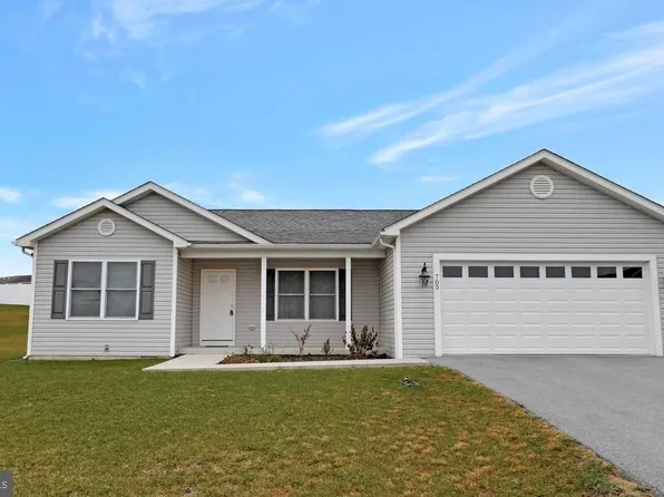705 Ives St, Martinsburg, WV 25405