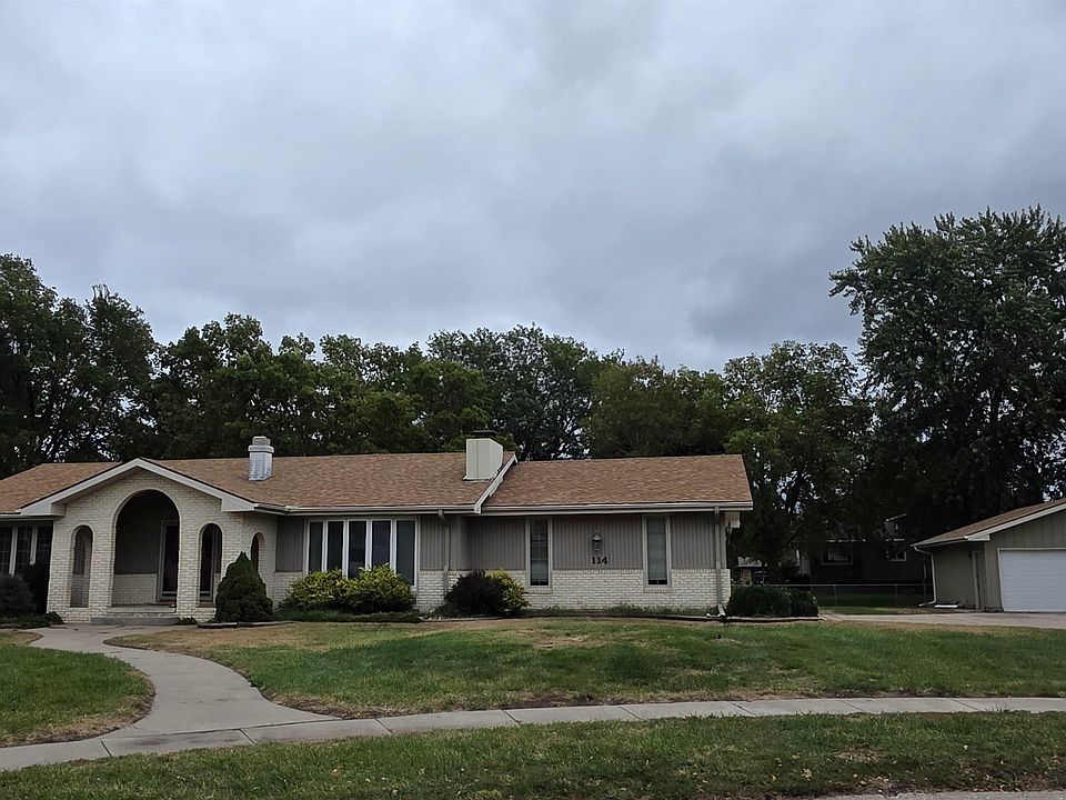 1st image of 114 Oakmont Dr
