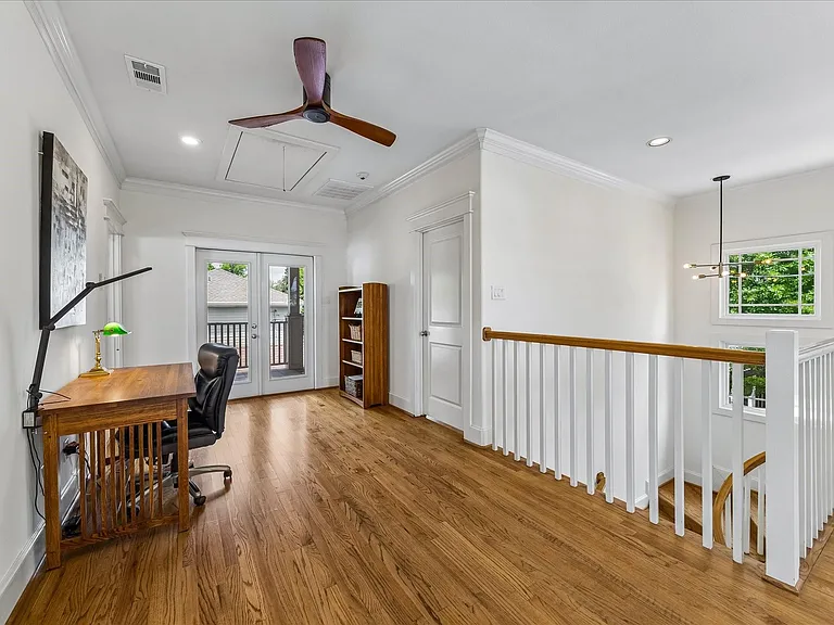 315 W 15th St — Photo 12