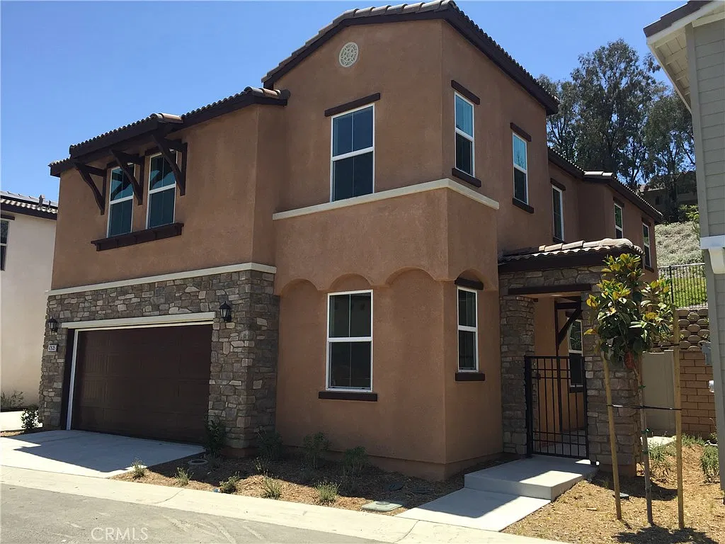 4 bed, 2014 sqft, $3,250 — Photo 1
